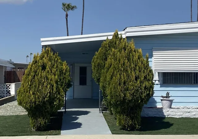 Photo 2 of Sale Pending at 1450 San Marcos Dr, Hemet, CA 92543 | MLS# 219150726DA | Listing updated on 2026-10-06
