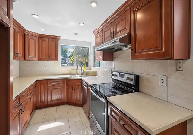 Listing Photo 5 - Condo for sale in building located at 5130 W 1st, Santa Ana, CA 92703 - Unit #E