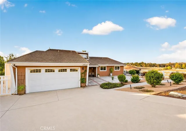 Photo 2 of Single family home for sale at 29510 Avenida Del Sol, Temecula, CA 92591 | MLS# SW26159961 | Listing updated on 2026-10-10