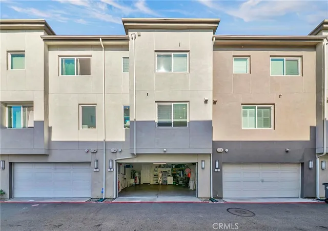 Listing Photo 4 - Condo for sale in building located at 14057 Ruby Ln, Gardena, CA 90247 - Unit #4