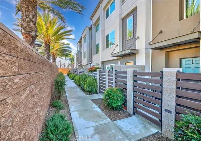 Listing Photo 5 - Condo for sale in building located at 14057 Ruby Ln, Gardena, CA 90247 - Unit #4