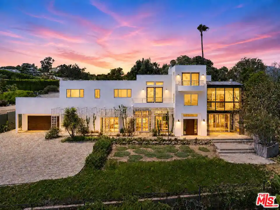 Photo 1 of Mansion for sale at 29035 Cliffside Dr, Malibu, CA 90265 | MLS# 26860991 | Listing updated on 2026-08-20