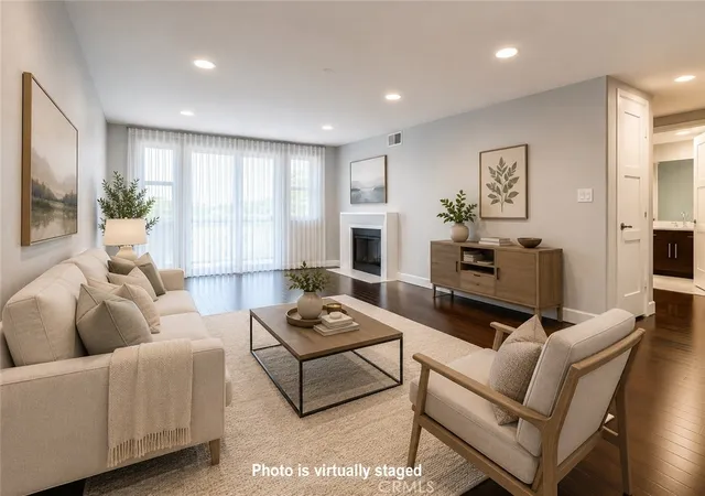 Listing Photo 1 - Condo for sale in building located at 14412 Killion St, Sherman Oaks, CA 91401 - Unit #310