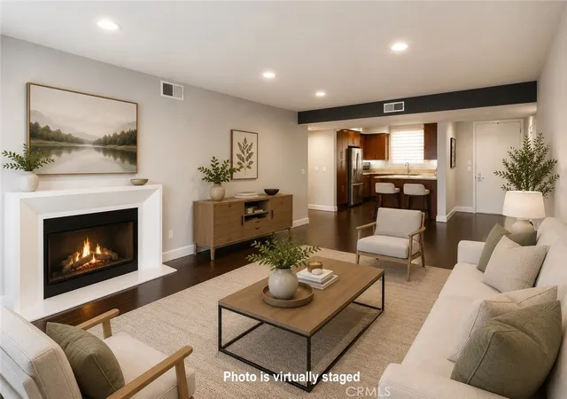 Listing Photo 3 - Condo for sale in building located at 14412 Killion St, Sherman Oaks, CA 91401 - Unit #310