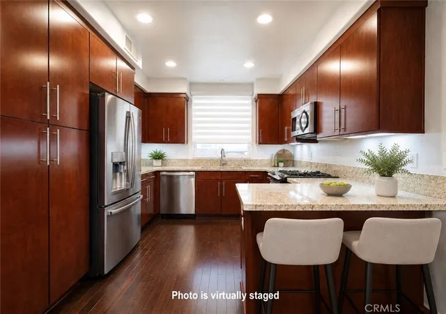 Listing Photo 5 - Condo for sale in building located at 14412 Killion St, Sherman Oaks, CA 91401 - Unit #310