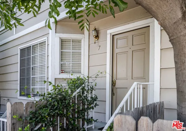 Photo 3 of Condo for sale at 154 N Meridith Ave #7, Pasadena, CA 91106 | MLS# 26860189 | Listing updated on 2026-10-06