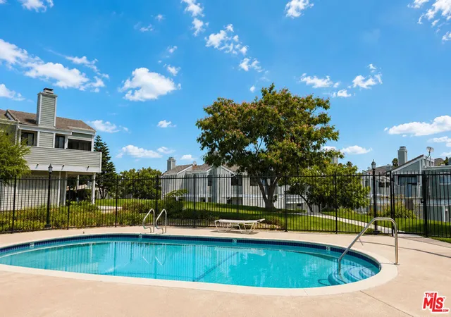 Condo for sale at 27066 Hidaway Ave #4, Canyon Country, CA 91351 | MLS# 26864875