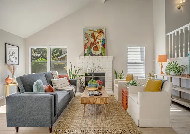 3rd image of 5110 N Fruit, Fresno, CA 93711 | MLS# SC26163612
