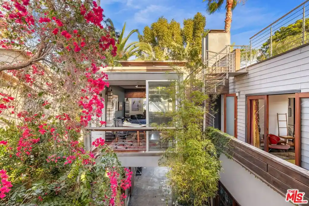 Photo 1 of Single family home for sale at 927 Amoroso, Venice, CA 90291 | MLS# 26864593 | Listing updated on 2026-10-23