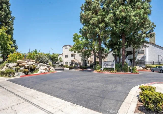 Listing Photo 2 - Condo for sale in building located at 10530 Lakeside Dr N, Garden Grove, CA 92840 - Unit #G