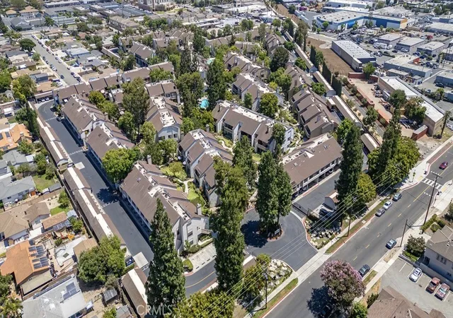 Listing Photo 3 - Condo for sale in building located at 10530 Lakeside Dr N, Garden Grove, CA 92840 - Unit #G