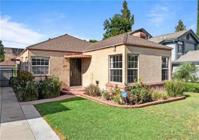 Photo 2 of Single family home for sale at 15235 La Maida, Sherman Oaks, CA 91403 | MLS# SR26163446 | Listing updated on 2026-10-13