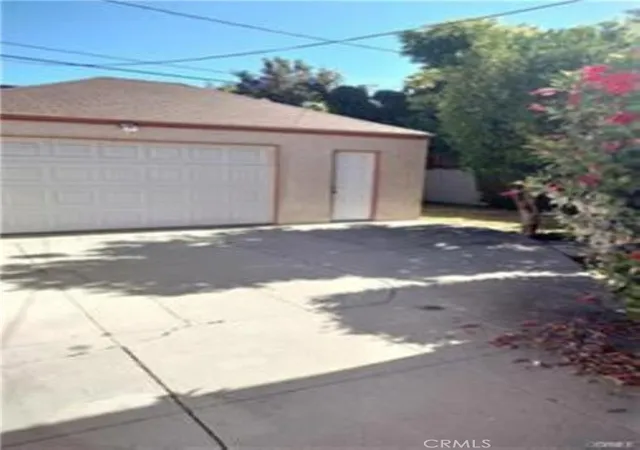 Photo 3 of Single family home for sale at 15235 La Maida, Sherman Oaks, CA 91403 | MLS# SR26163446 | Listing updated on 2026-10-13
