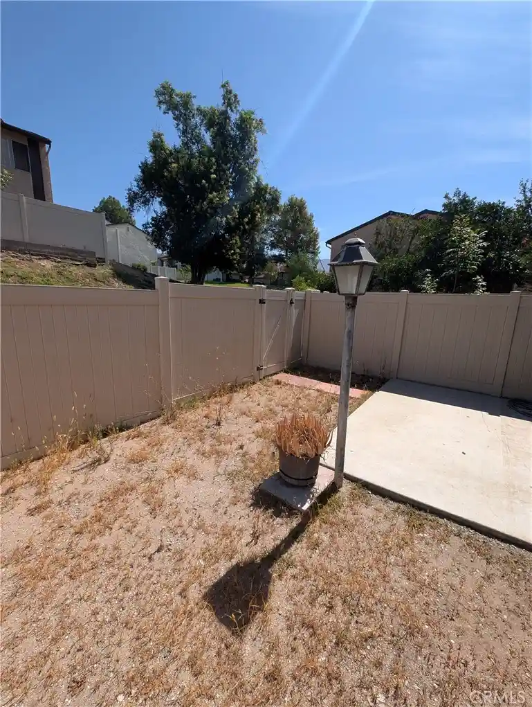 Listing Photo 20 - Condo for sale in 2062 Locust Ct located at 2062 Locust Ct, San Bernardino, CA 92404 - Unit 2062 Locust Ct