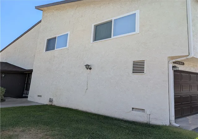 Listing Photo 3 - Condo for sale in building located at 2062 Locust Ct, San Bernardino, CA 92404