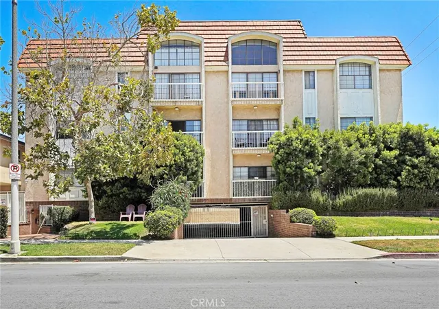 Photo 2 of Sale Pending at 3568 Keystone Ave #10, Los Angeles, CA 90034 | MLS# AR26156140 | Listing updated on 2026-09-29