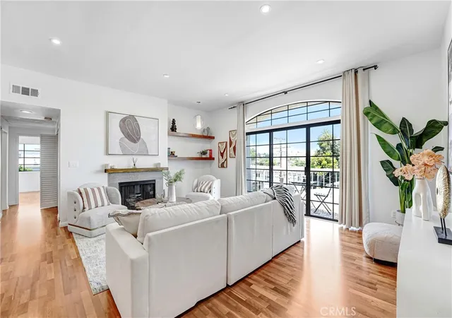 Listing Photo 4 - Condo for sale in building located at 3568 Keystone Ave, Los Angeles, CA 90034 - Unit #10