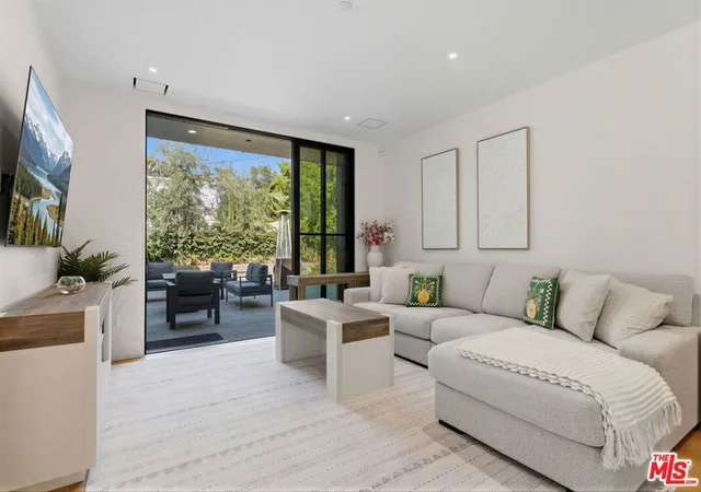 3rd image of 4034 Coolidge Ave, Los Angeles, CA 90066 | MLS# 26854555