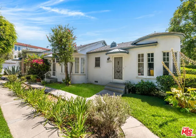11th image of 10651 Whipple St, North Hollywood, CA 91602 | MLS# 26864929