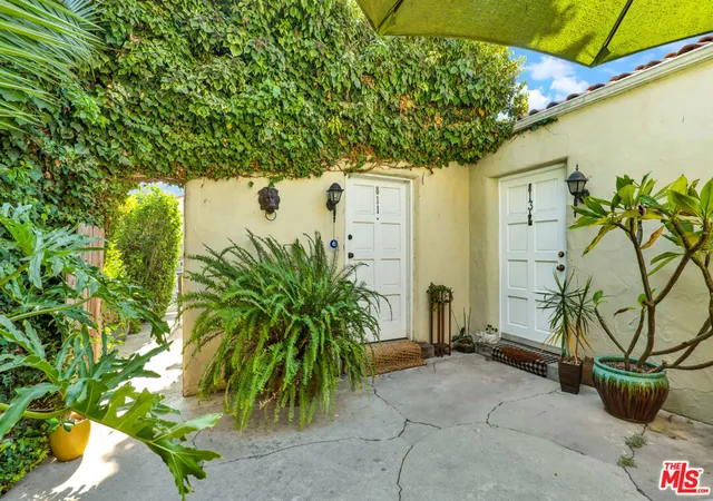 1st image of 811 N Citrus Ave, Los Angeles, CA 90038 | MLS# 26865157