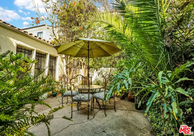 2nd image of 811 N Citrus Ave, Los Angeles, CA 90038 | MLS# 26865157