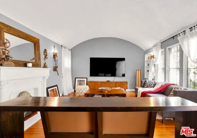3rd image of 811 N Citrus Ave, Los Angeles, CA 90038 | MLS# 26865157