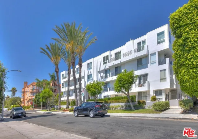 3rd image of 739 Lorraine Blvd #PH2, Los Angeles, CA 90005 | MLS# 26865295