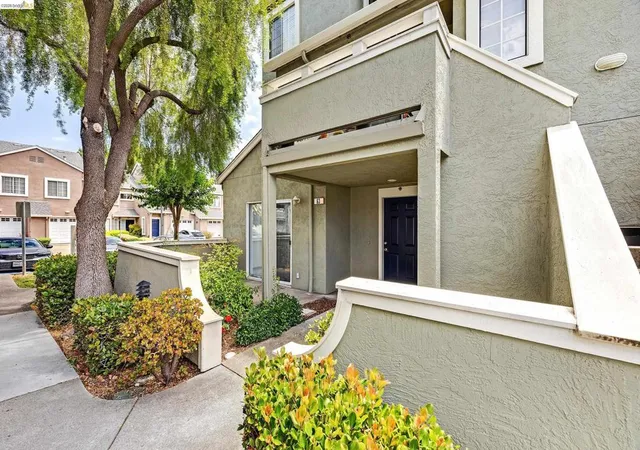 3rd image of 63 Trestle Dr, Hayward, CA 94544 | MLS# 41143029