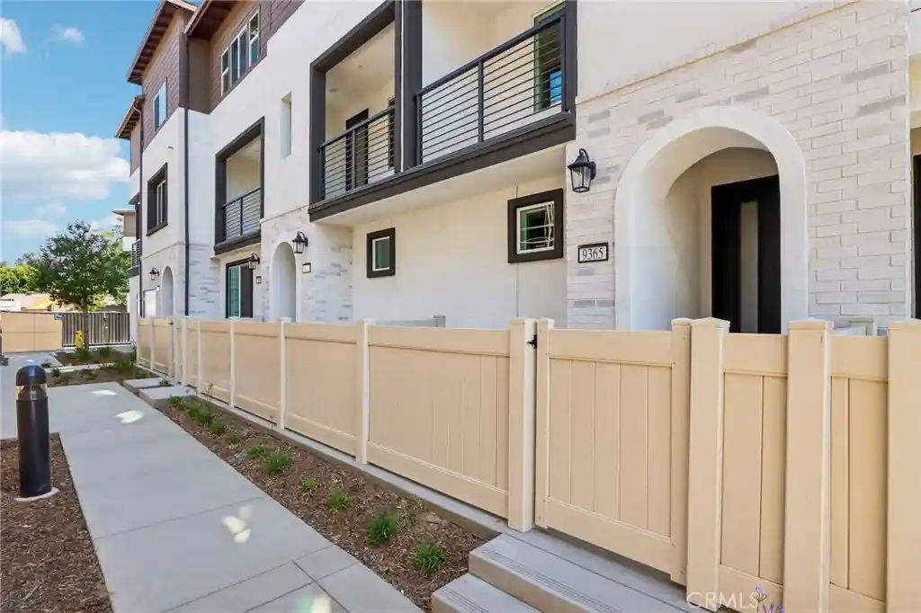 Townhouse for sale at 9563 Hannah Way, Riverside, CA 92503 | MLS# CV26164377