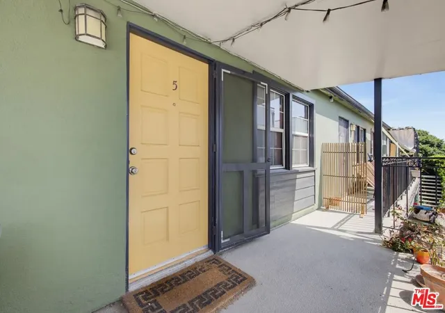 3rd image of 1834 9Th St #5, Santa Monica, CA 90404 | MLS# 26864333