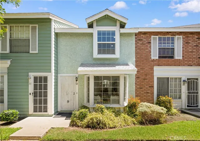 Listing Photo 4 - Condo for sale in building located at 5640 Riverside Dr, Chino, CA 91710 - Unit #32