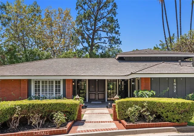 Photo 2 of Single family home for sale at 1632 Se Skyline Dr, Santa Ana, CA 92705 | MLS# OC26164351 | Listing updated on 2026-10-09