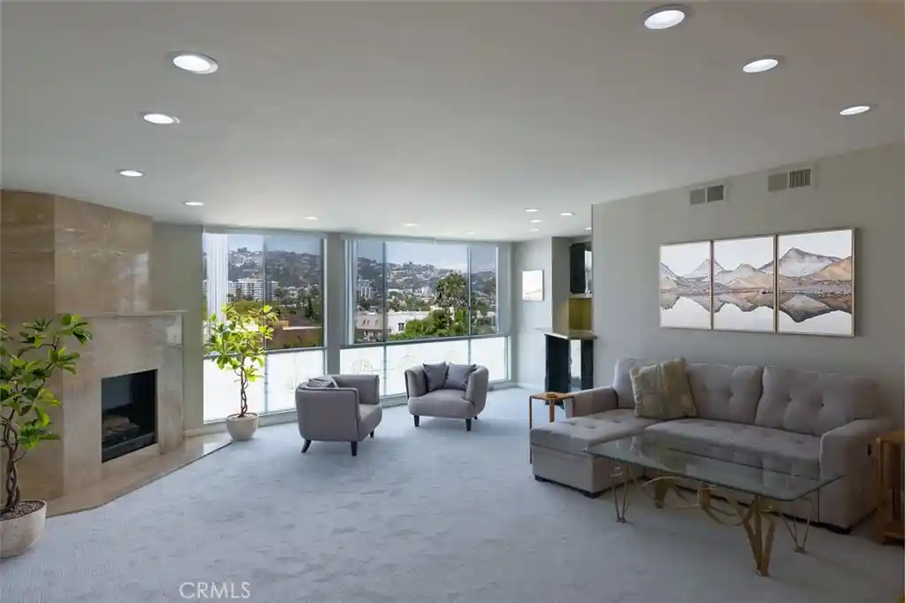 Listing Photo 1 - Condo for sale in 441 N Oakhurst located at 441 N Oakhurst, Beverly Hills, CA 90210 - Unit #604