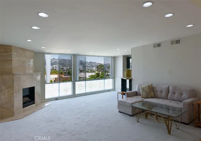 Photo 2 of Condo for sale at 441 N Oakhurst #604, Beverly Hills, CA 90210 | MLS# SR26160073 | Listing updated on 2026-09-30