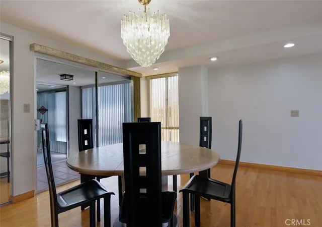 Listing Photo 5 - Condo for sale in building located at 441 N Oakhurst, Beverly Hills, CA 90210 - Unit #604