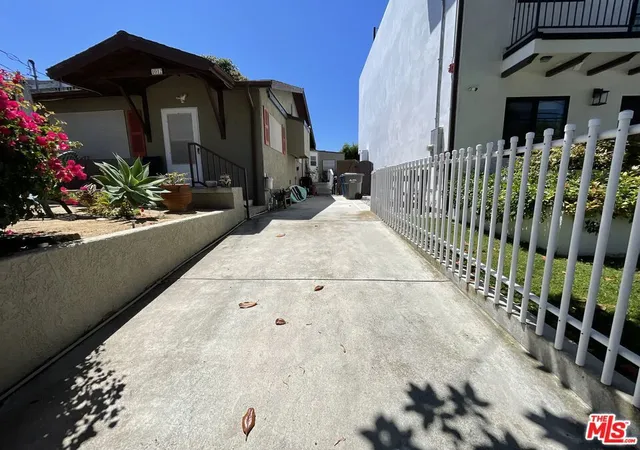 6th image of 1012 Emerald St, Redondo Beach, CA 90277 | MLS# 26865377