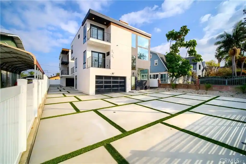 Photo 1 of Multi family home for sale at 616 N Mariposa Ave, Los Angeles, CA 90004 | MLS# OC26164658 | Listing updated on 2026-10-20