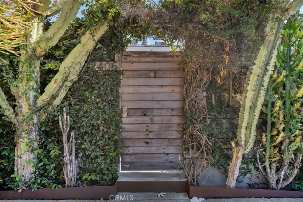 Photo 1 of Multi family home for sale at 2405 Abbot Kinney, Venice, CA 90291 | MLS# SR26163537 | Listing updated on 2026-08-30