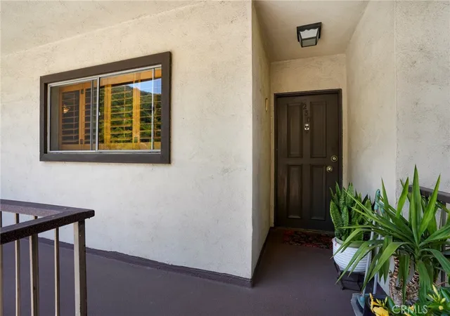 Listing Photo 5 - Condo for sale in building located at 1935 Alpha Rd, Glendale, CA 91208 - Unit #230