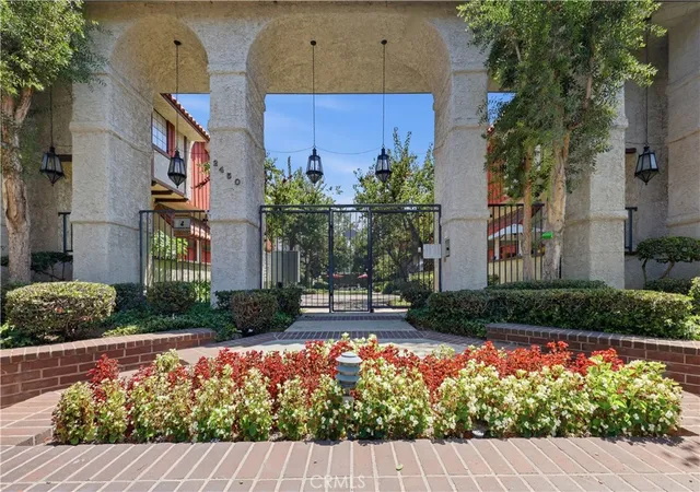 Townhouse for sale at 2450 E Del Mar Blvd #17, Pasadena, CA 91107 | MLS# AR26164436