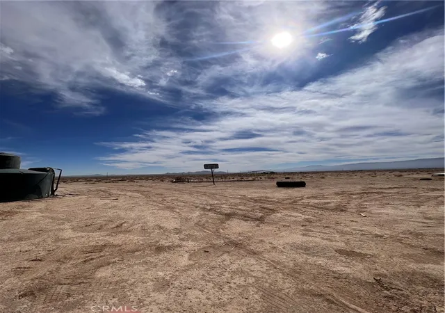 Photo 3 of Single family home for sale at 15220 Wolf Hvn, Lucerne Valley, CA 92356 | MLS# IV26164833 | Listing updated on 2026-10-08