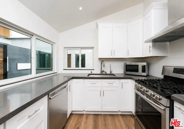 4th image of 2341 Beach Ave, Venice, CA 90291 | MLS# 26864945