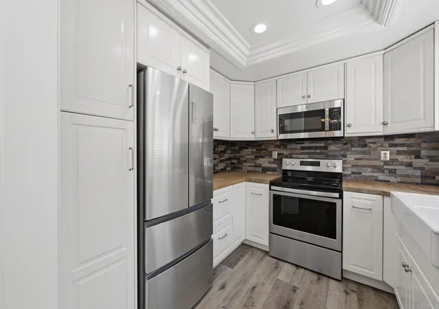 Listing Photo 4 - Condo for sale in building located at 3534 Ridgewood Wy, Carlsbad, CA 92010