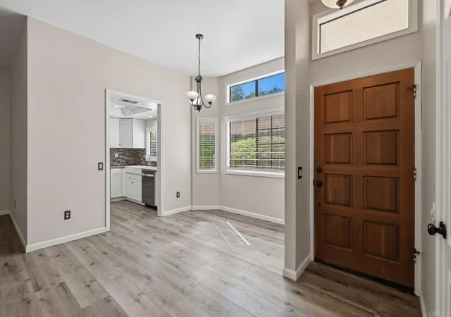Listing Photo 5 - Condo for sale in building located at 3534 Ridgewood Wy, Carlsbad, CA 92010