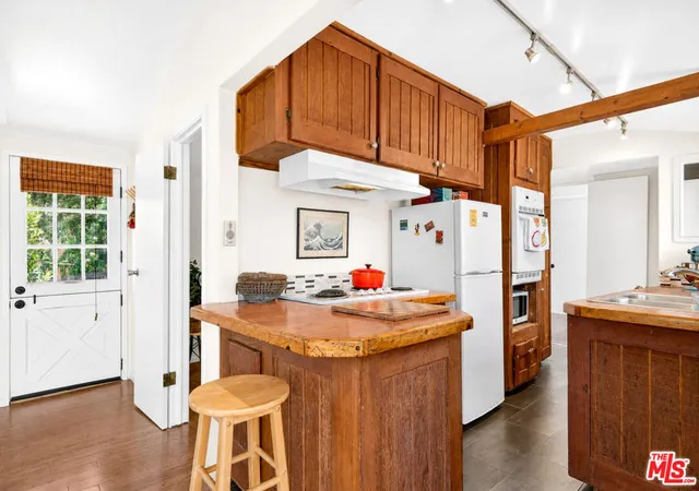 5th image of 19899 Grand View Dr, Topanga, CA 90290 | MLS# 26865629