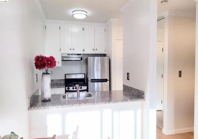 Photo 3 of Condo for sale at 288 Whitmore St #212, Oakland, CA 94611 | MLS# 41143120 | Listing updated on 2026-09-11