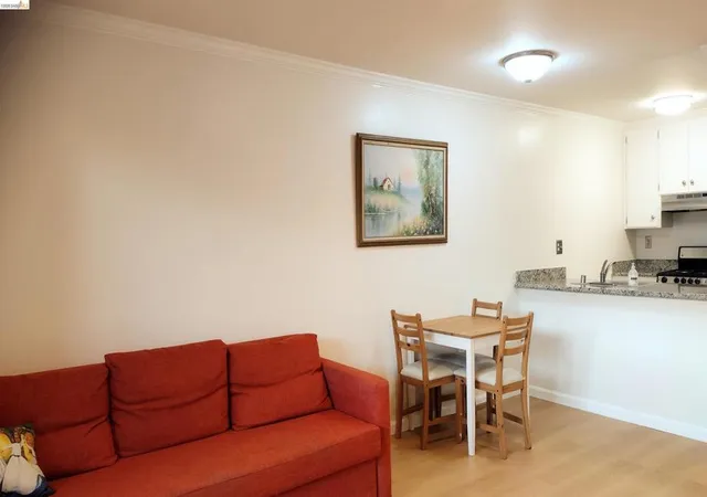 Listing Photo 5 - Condo for sale in building located at 288 Whitmore St, Oakland, CA 94611 - Unit #212