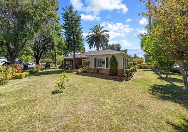 2nd image of 905 El Rio Dr, San Jose, CA 95125 | MLS# ML82055812