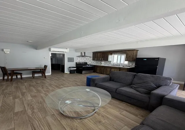 Photo 3 of Sale Pending at 1733 E Amado Rd, Palm Springs, CA 92262 | MLS# 219150802DA | Listing updated on 2026-09-25