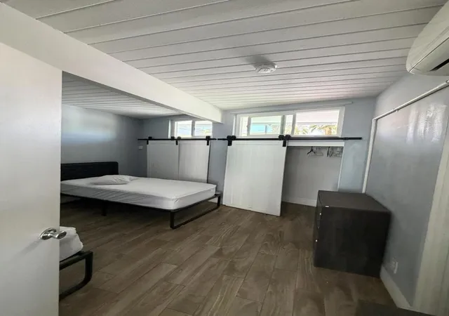 Photo 4 of Sale Pending at 1733 E Amado Rd, Palm Springs, CA 92262 | MLS# 219150802DA | Listing updated on 2026-09-25